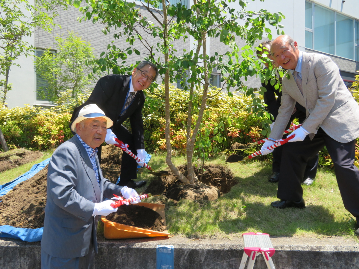 創立50周年記念植樹祭 – コアグループOB会